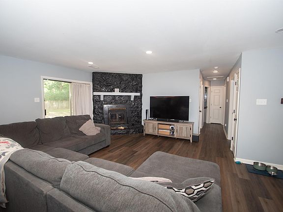 5th image of 26 Barnwell Dr