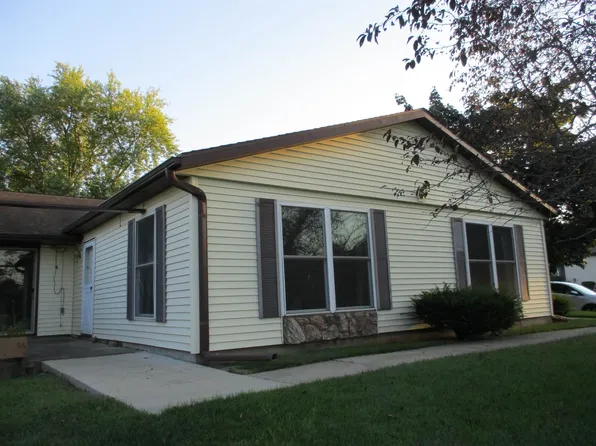 3214 W Carthage Dr, Freeport, IL 61032
