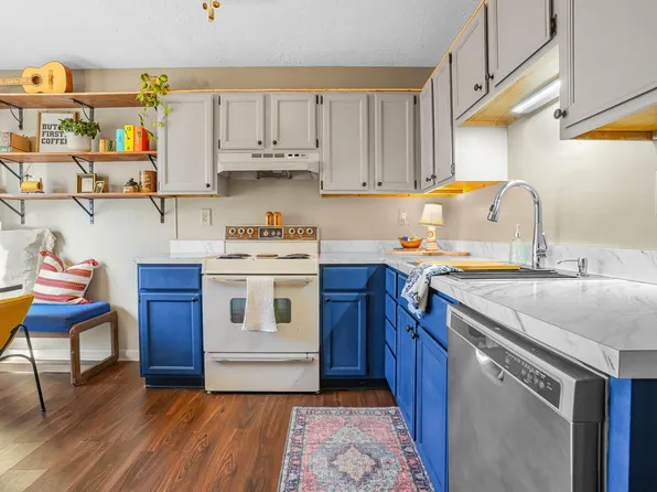 995 Tatesbrook Dr, Lexington, KY 40517
