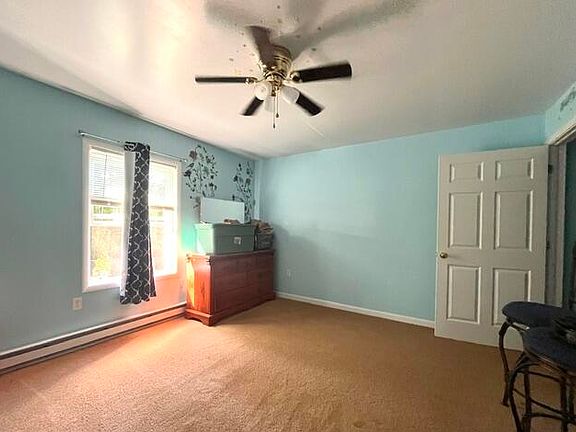 3rd image of 232 Greenbrier Hl