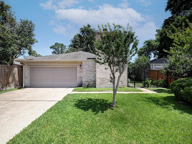18506 Glen Briar Ln — Photo 1