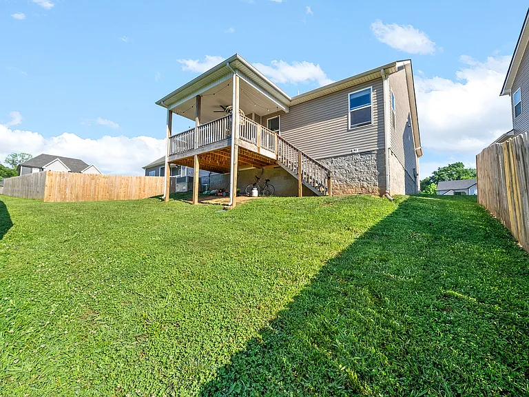 986 Guinevere Ct — Photo 23