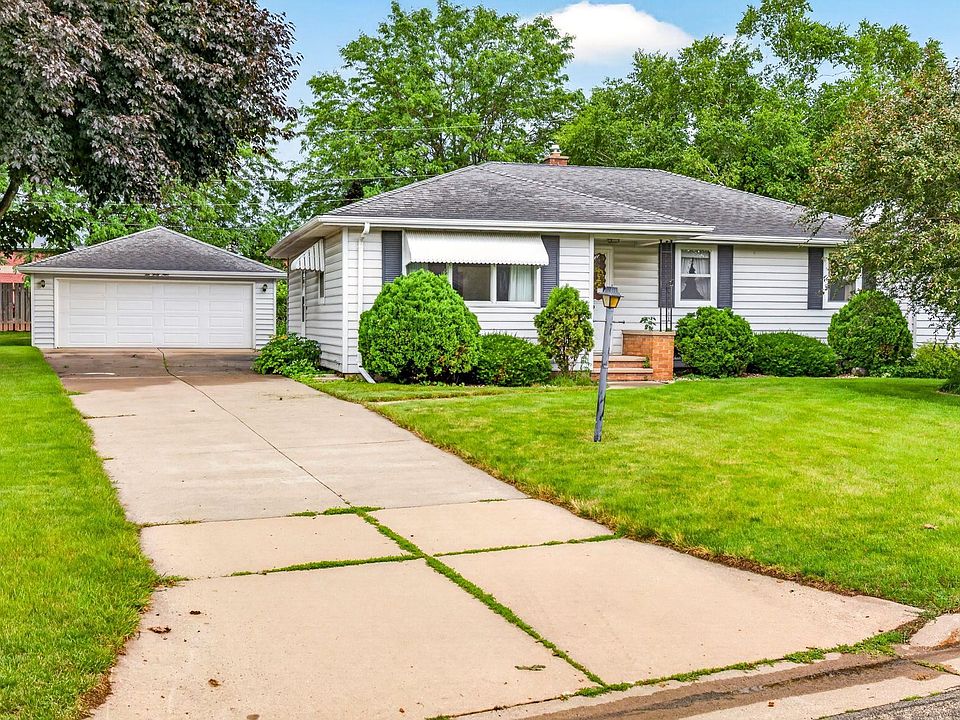 1st image of 1049 Gregory St