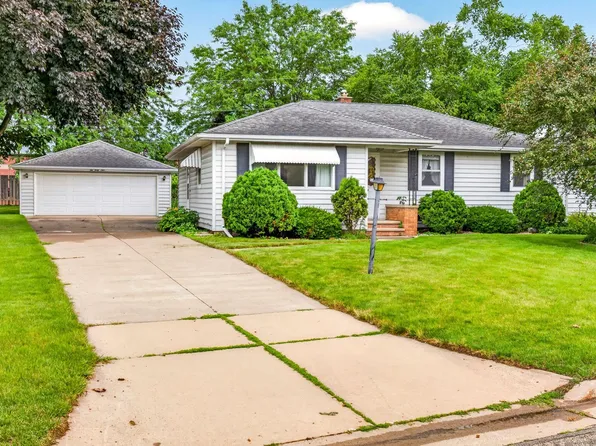 1049 Gregory St, Neenah, WI 54956