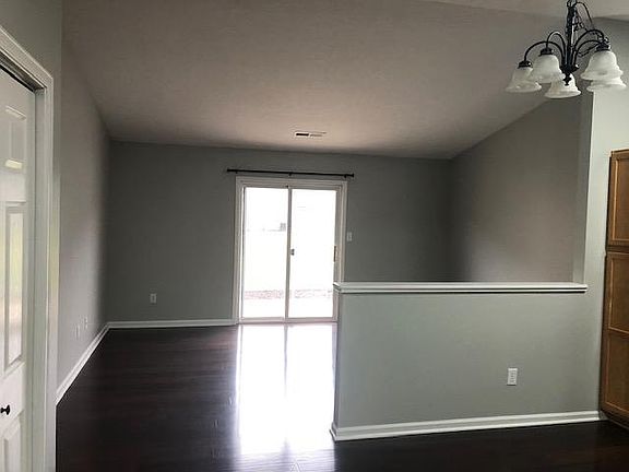 5th image of 419 Elizabeth Ln