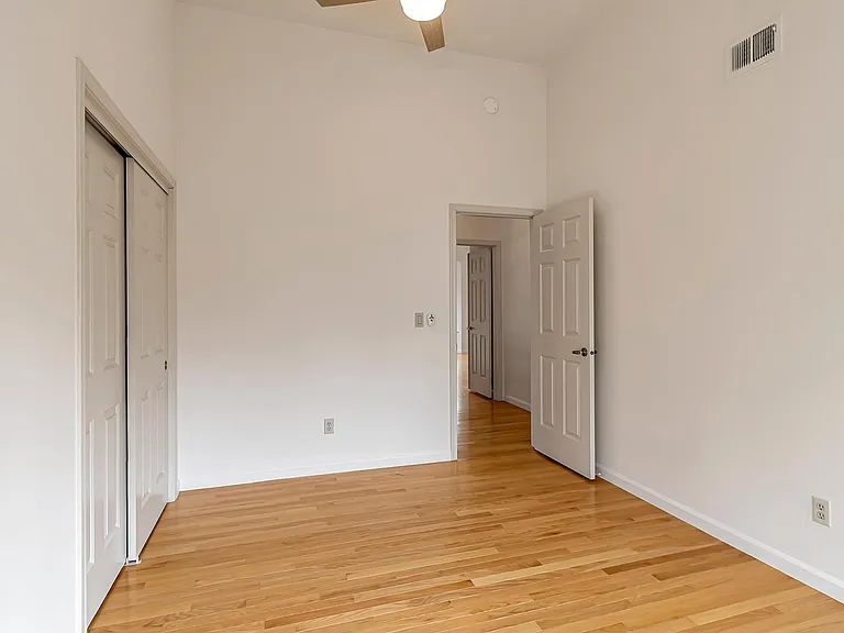 302 Tadley Ct — Photo 22