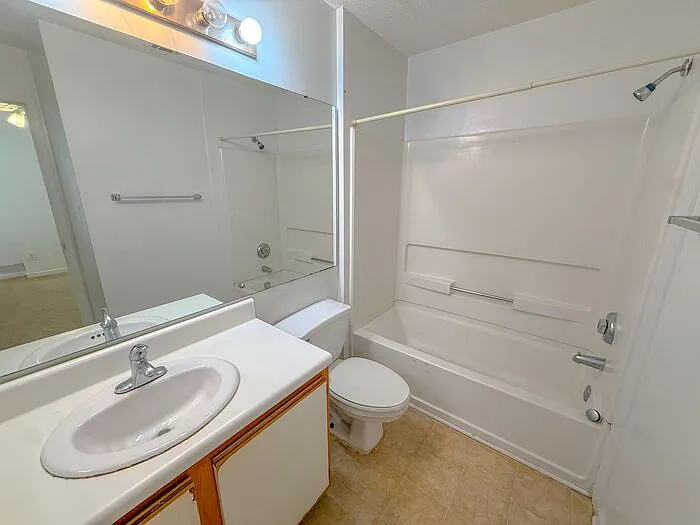 1500 Graduate Ln — Photo 15