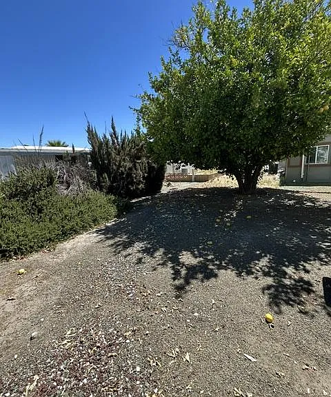 1074 W Johnston Ave — Photo 11