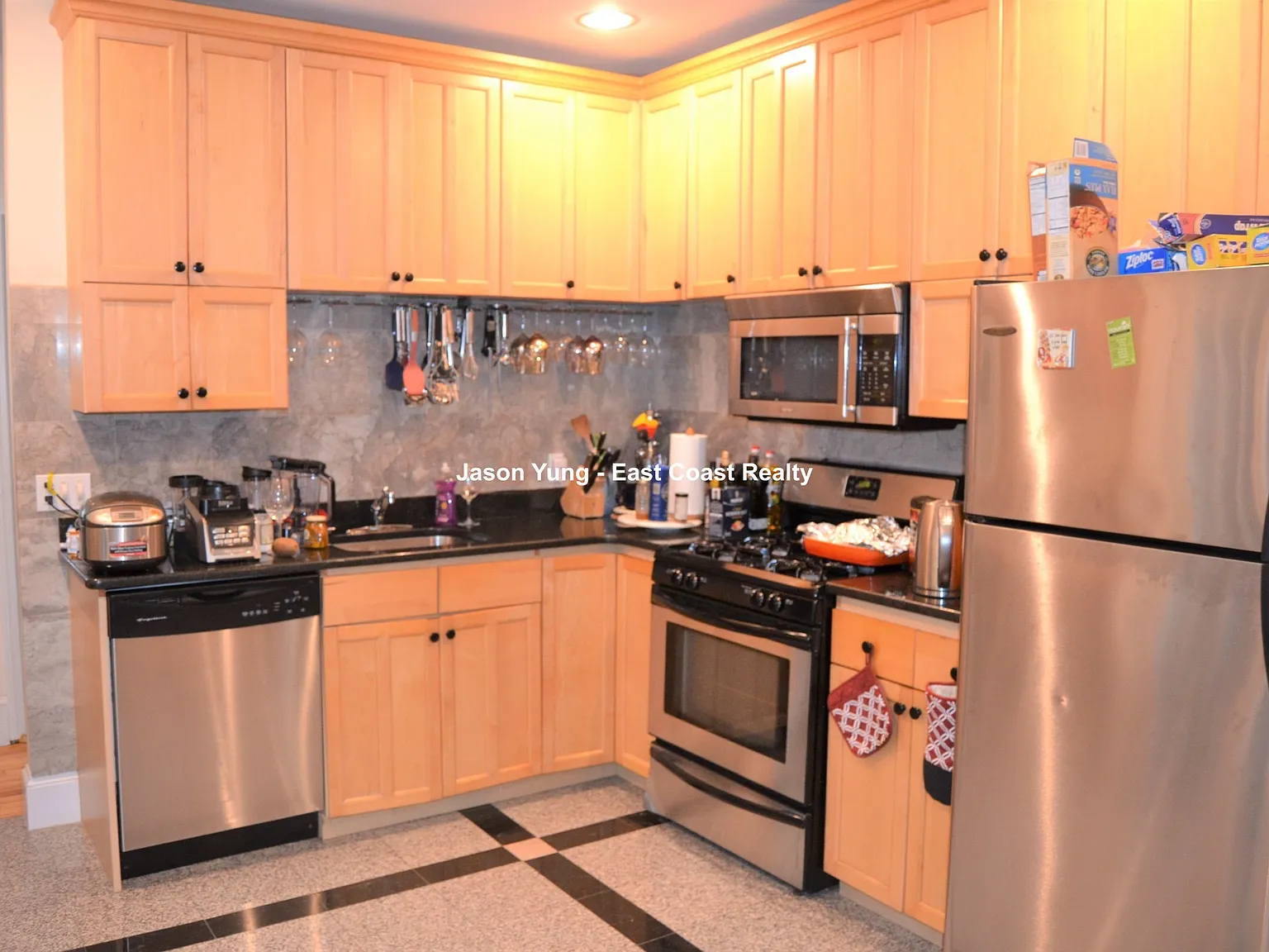 3 bed, 2.0 bath, 1000 sqft, $4,550 — Photo 1
