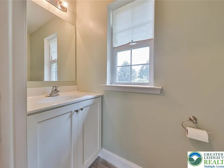 312 Central Park Ave — Photo 10