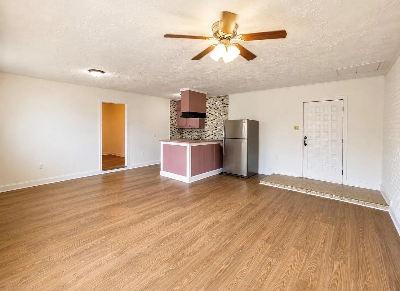 1 bed, 1.0 bath, 650 sqft, $1,000 — Photo 3