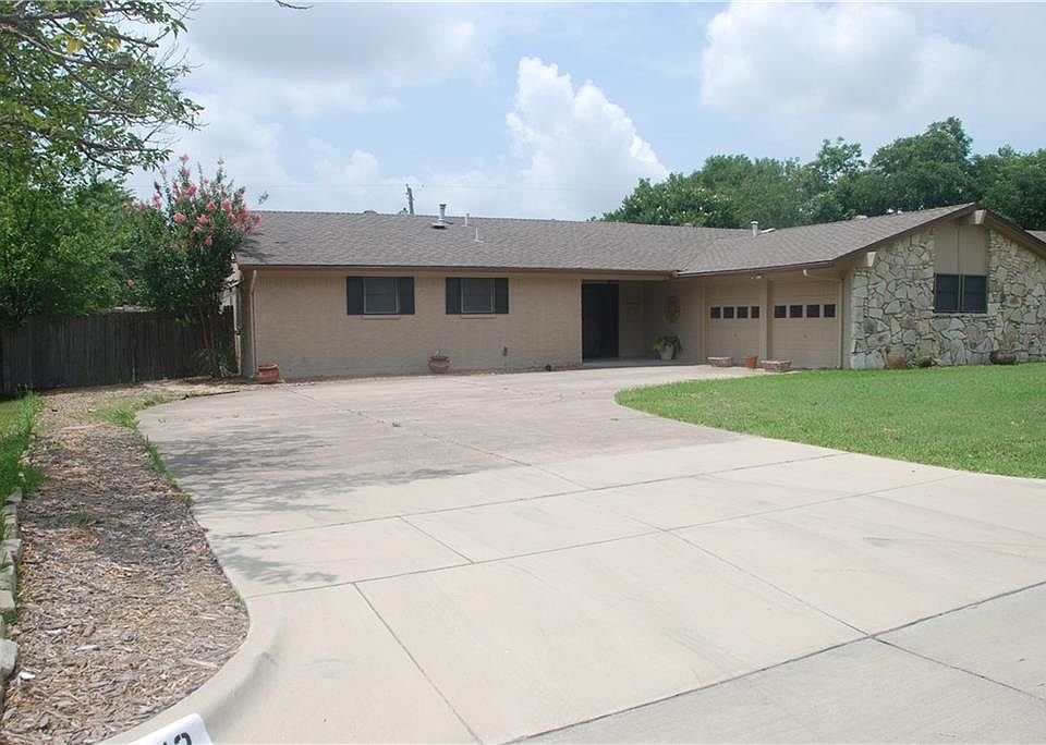 1st image of 3413 Glenmont Dr
