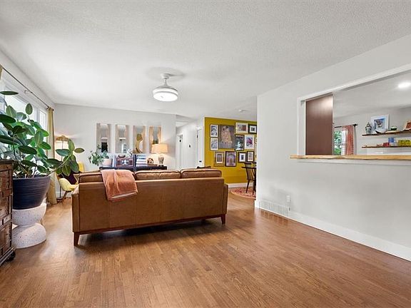 2nd image of 515 W 97th St