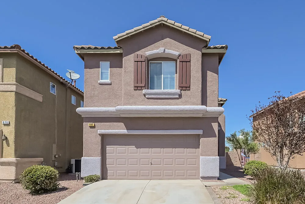 3 bed, 2.5 bath, 1495 sqft, $1,910 — Photo 1