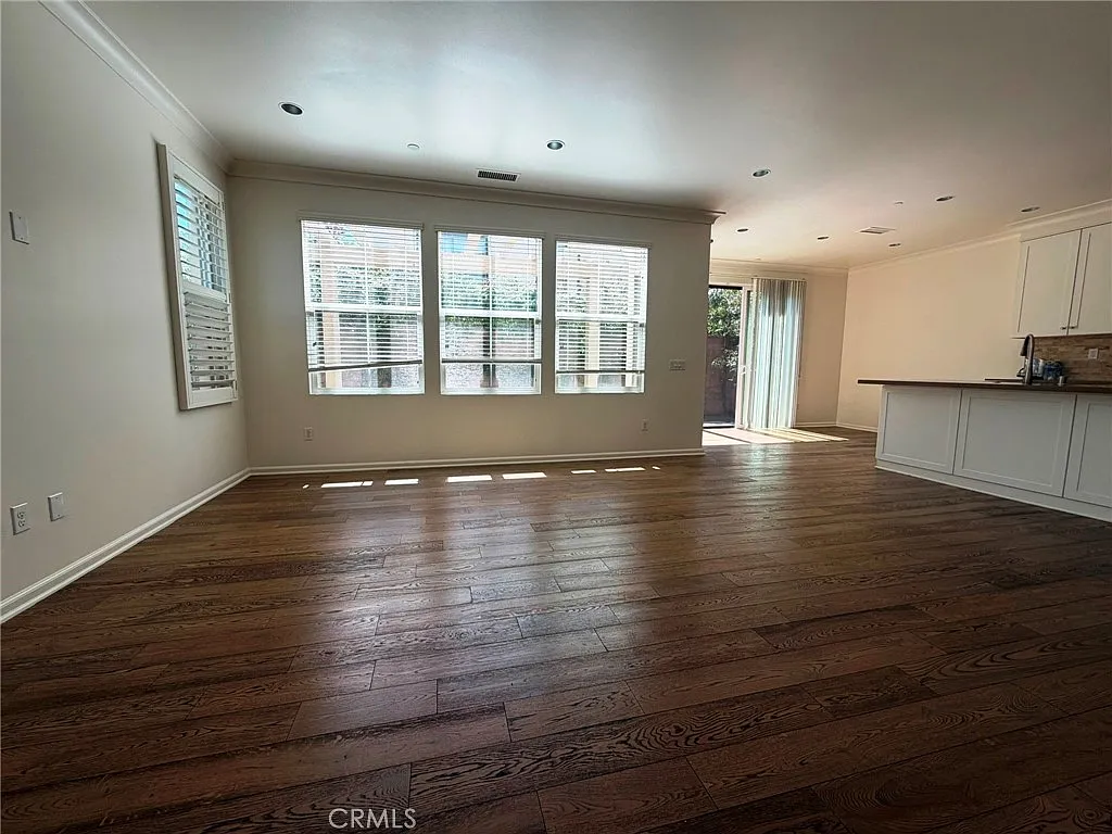 3 bed, 2.5 bath, 1841 sqft, $4,950 — Photo 4