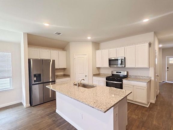 5th image of 208 Arroyo Sweetwood Cir