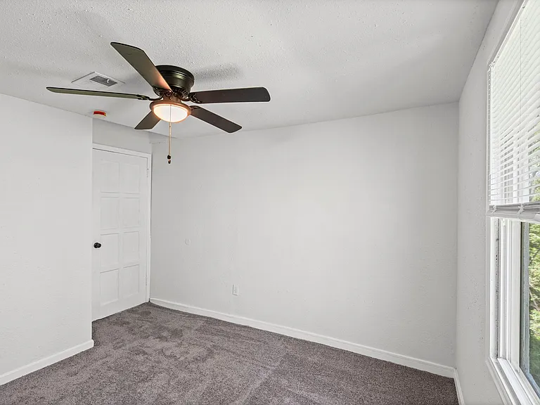 6938 Askew Ave — Photo 10