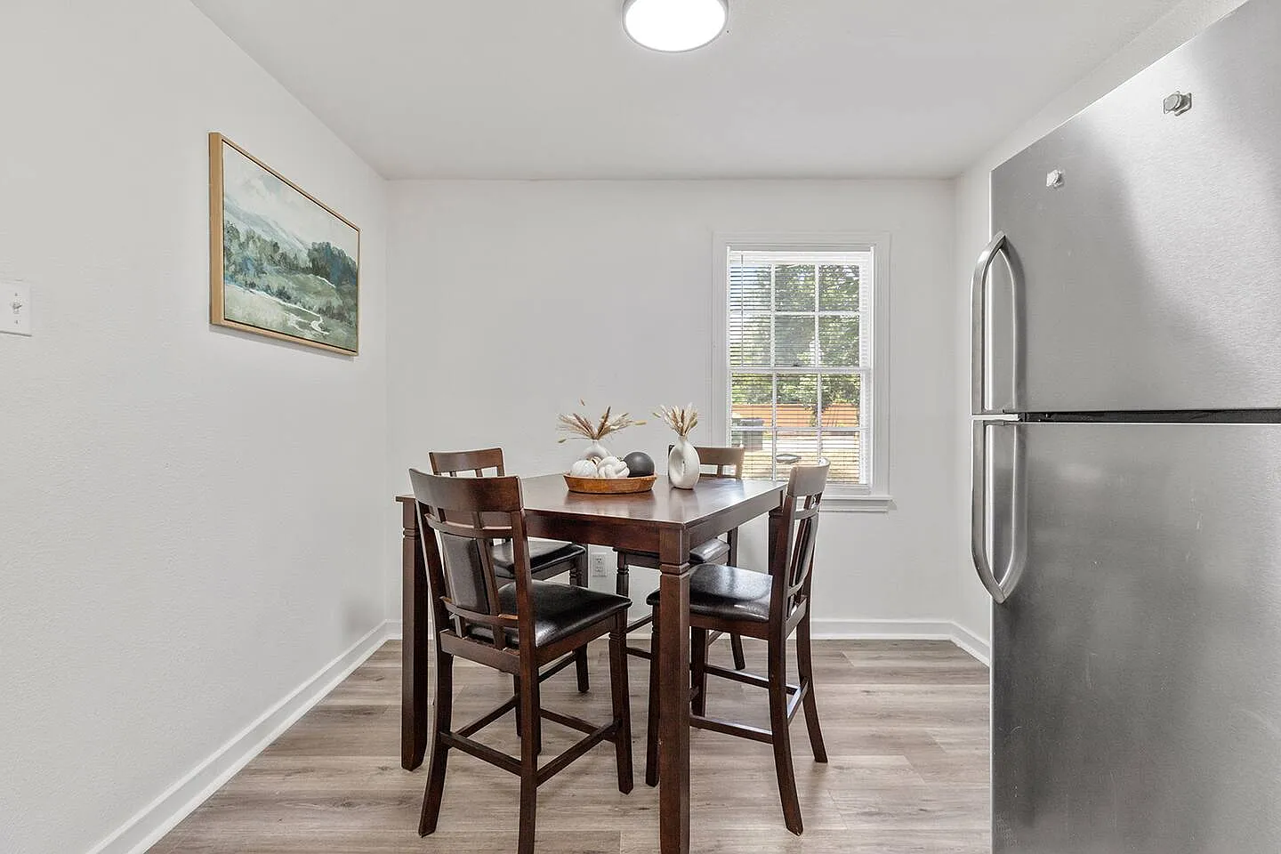 2 bed, 822 sqft, $2,400 — Photo 3