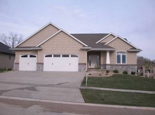 6005 River Pkwy NE, Cedar Rapids, IA 52411