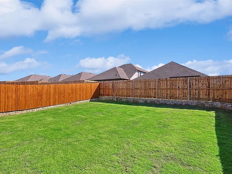 623 Russell Dr — Photo 17