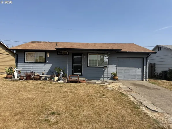 2216 Country Club Rd, Woodburn, OR 97071