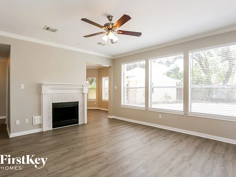 5711 Parryville Dr — Photo 4