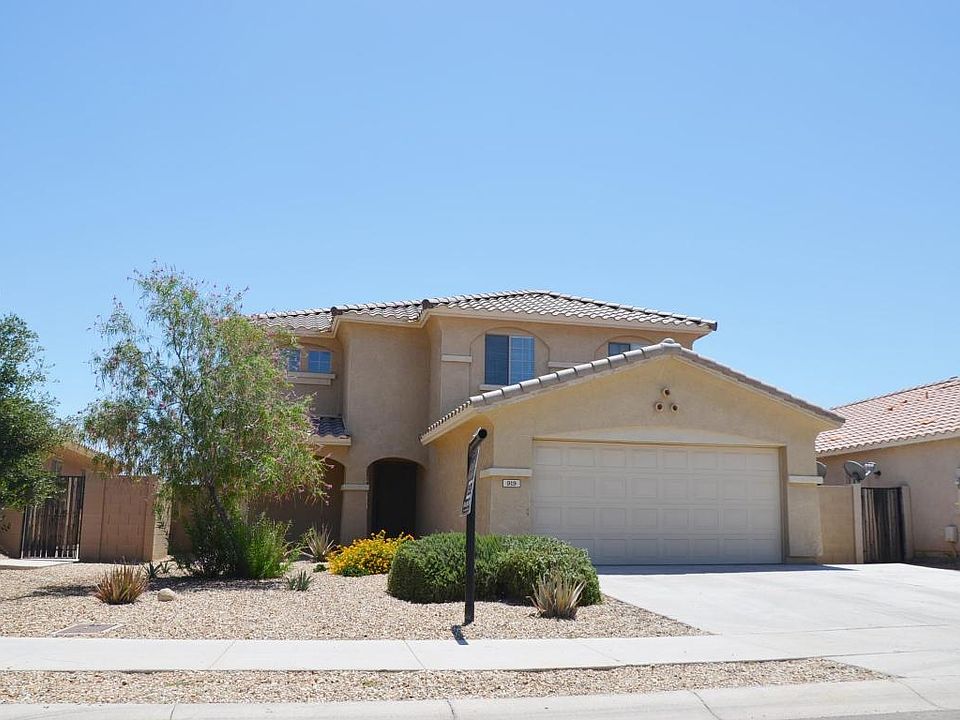 1st image of 919 S 167th Dr