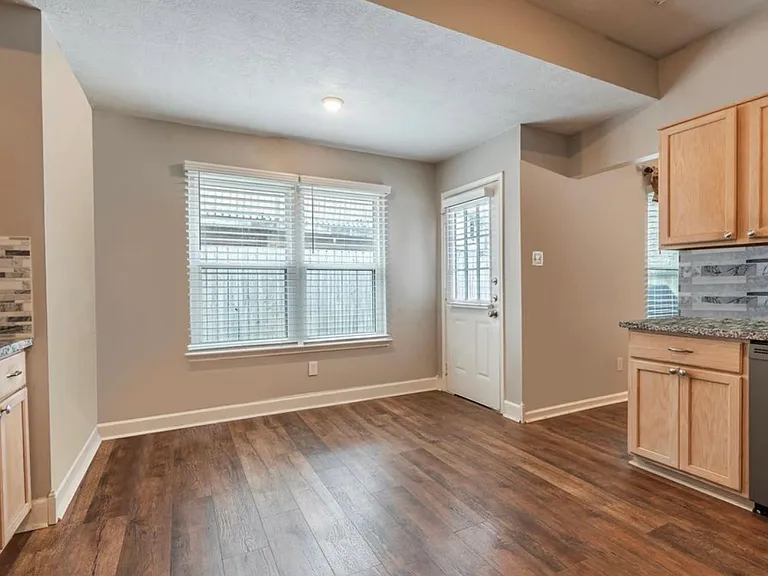 1835 Oak Ridge Dr — Photo 12