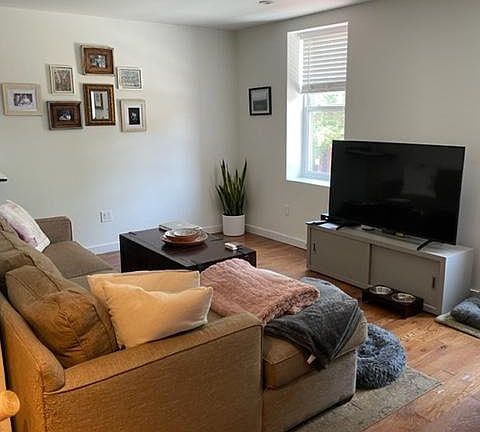 Large living room - open floor plan with kitchen