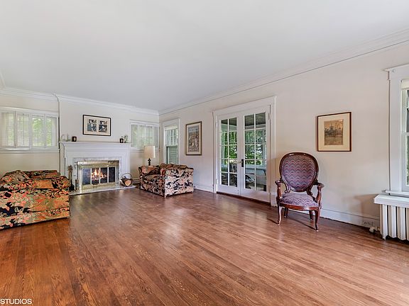 3rd image of 1001 Oakwood Ave