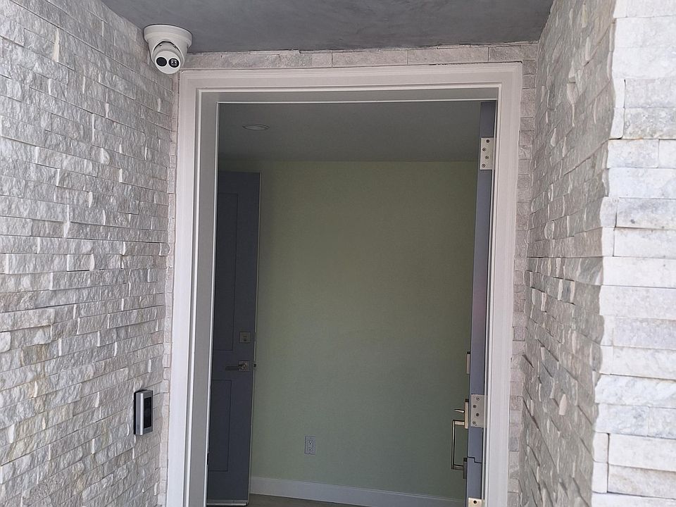 1st image of 618 Narcissus Ave