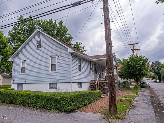 3rd image of 113 Clark St