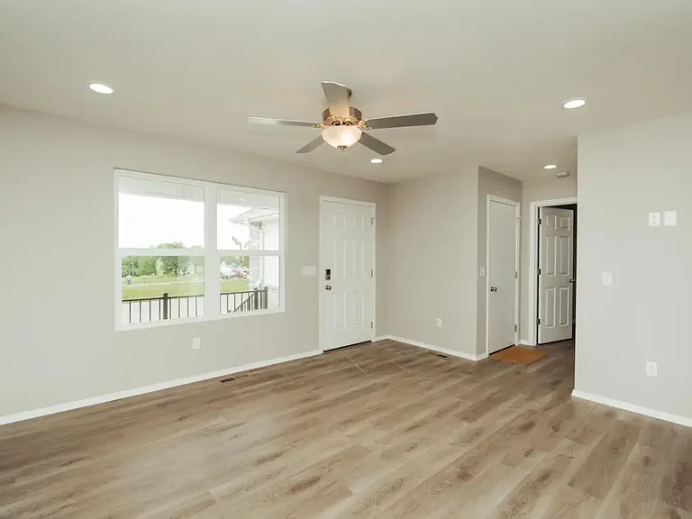 1371 E Macon St — Photo 6