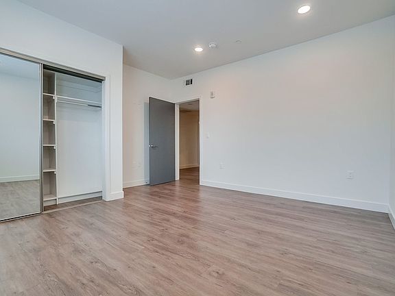 5th image of 16836 Sherman Way #404