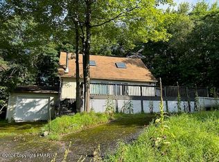 1109 Bob Cat Ct, Long Pond, PA 18334