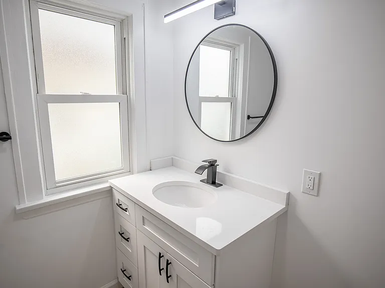 9105 Bancroft Ave — Photo 17
