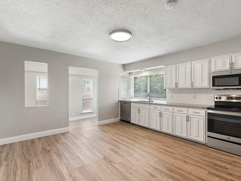 2032 Cedarwood Dr — Photo 6