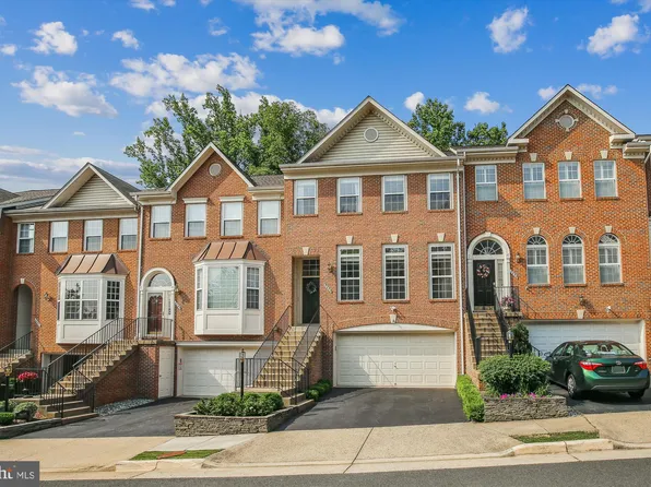 5637 Governors Pond Cir, Alexandria, VA 22310