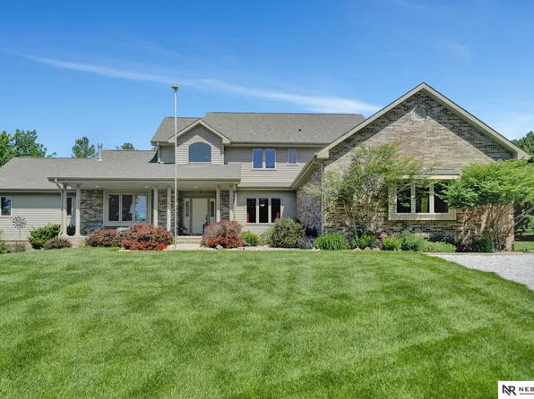 5050 Bridle Ln, Lincoln, NE 68516