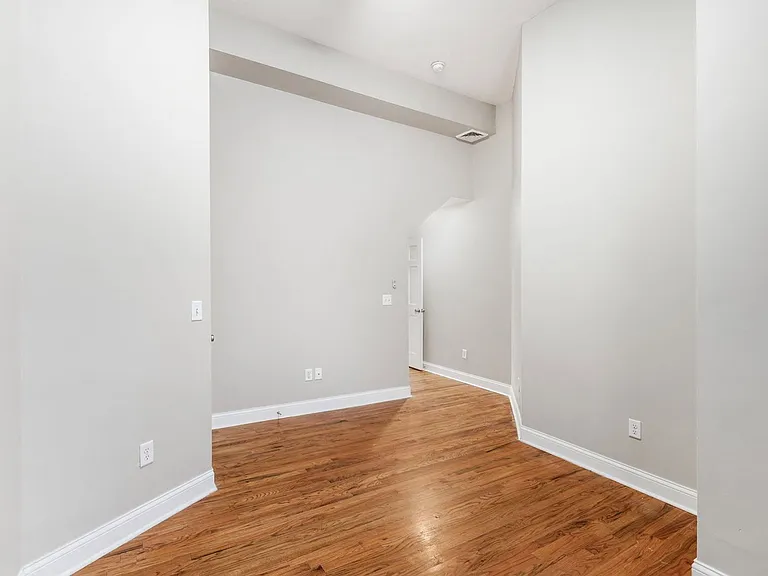 77 E 7th Ave — Photo 9