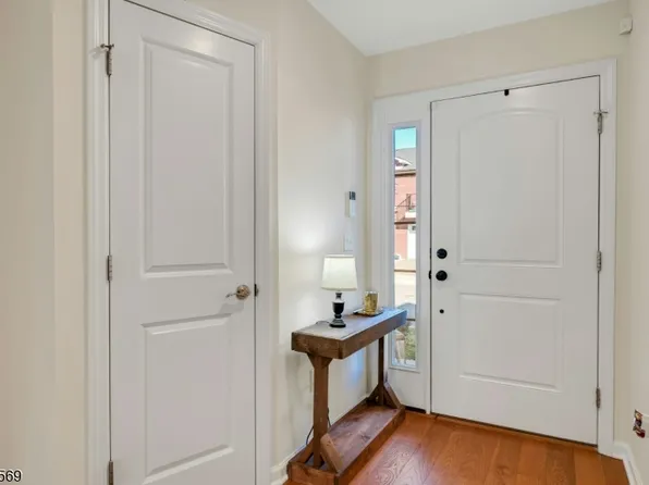 19 Gregg Ct, Newton Town, NJ 07860