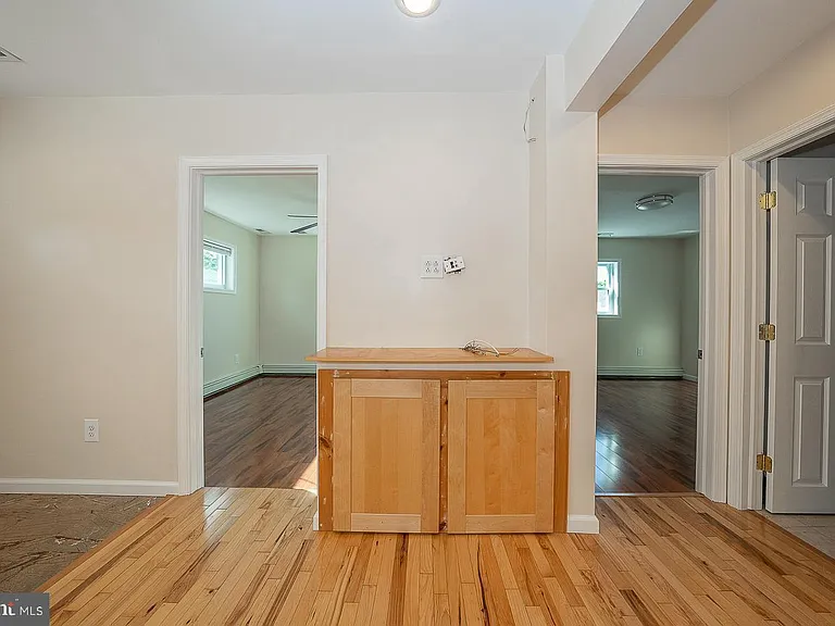 6950 Fowler St — Photo 9