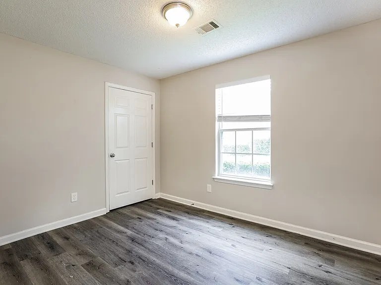 1310 Waterton Trl — Photo 11
