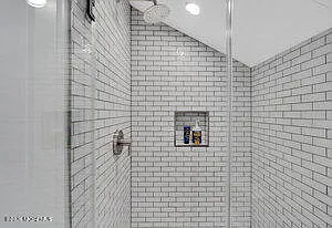 111 Sanborn Ave — Photo 40