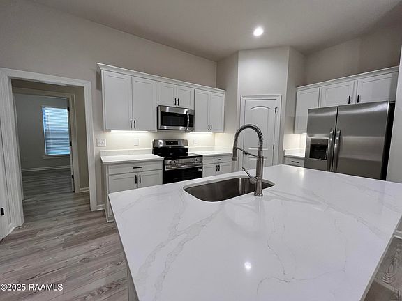 3rd image of 221 Tatum Ln