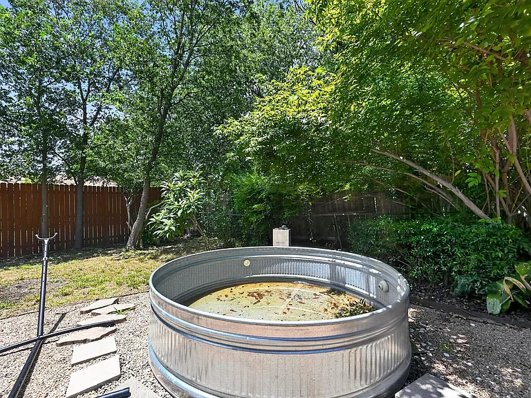 2321 Lakehurst Dr — Photo 26