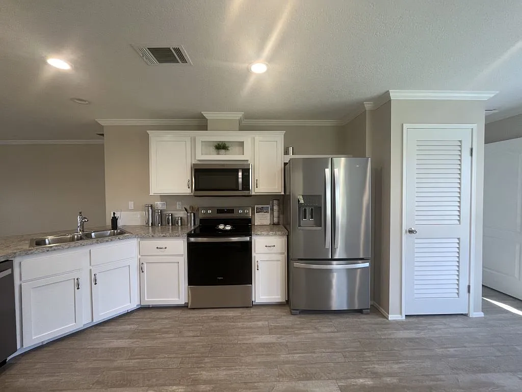 2 bed, 2.0 bath, 1147 sqft, $1,599 — Photo 2