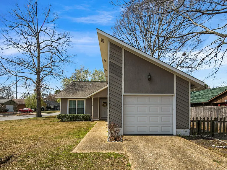 6954 Candlewood Dr — Photo 1