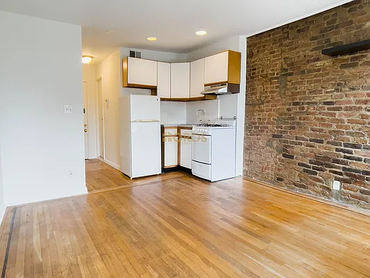 Rented by City Connections Realty | media 8