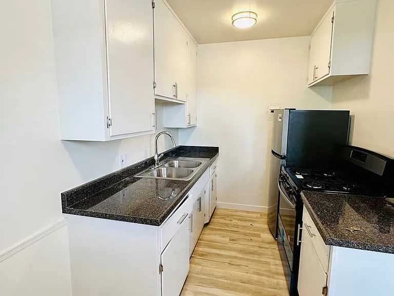 10300 National Blvd — Photo 15